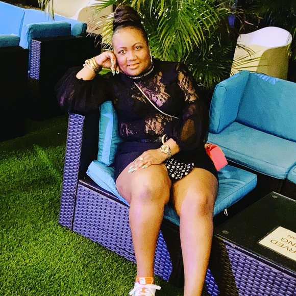 Meet your Posher, Sharline - Picture 1 of 1